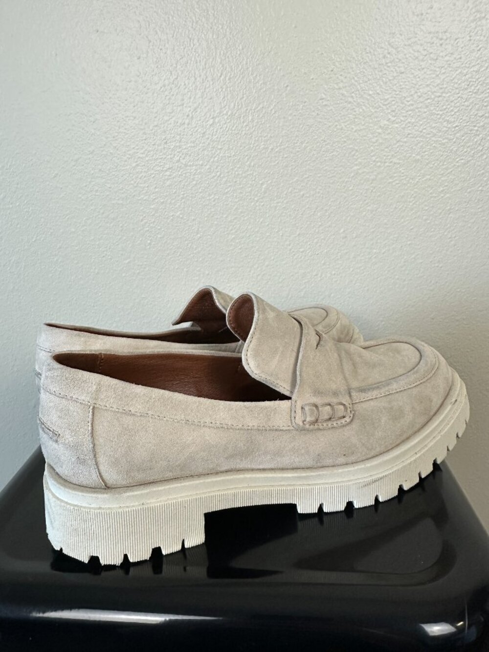 Aquatalia Orina Suede Waterproof Lug Sole Loafers Italian Women's Size 11 Beige